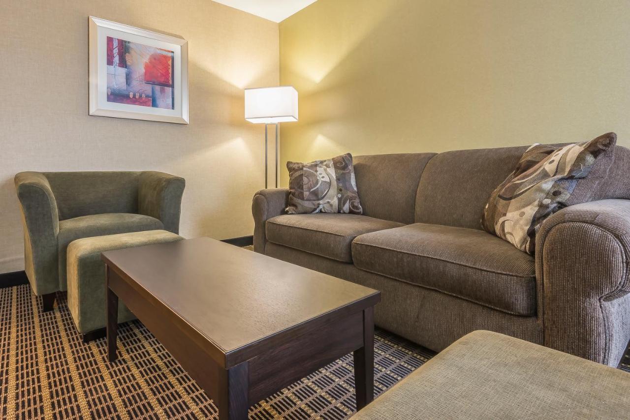 Quality Inn & Suites Downtown Windsor Exteriör bild