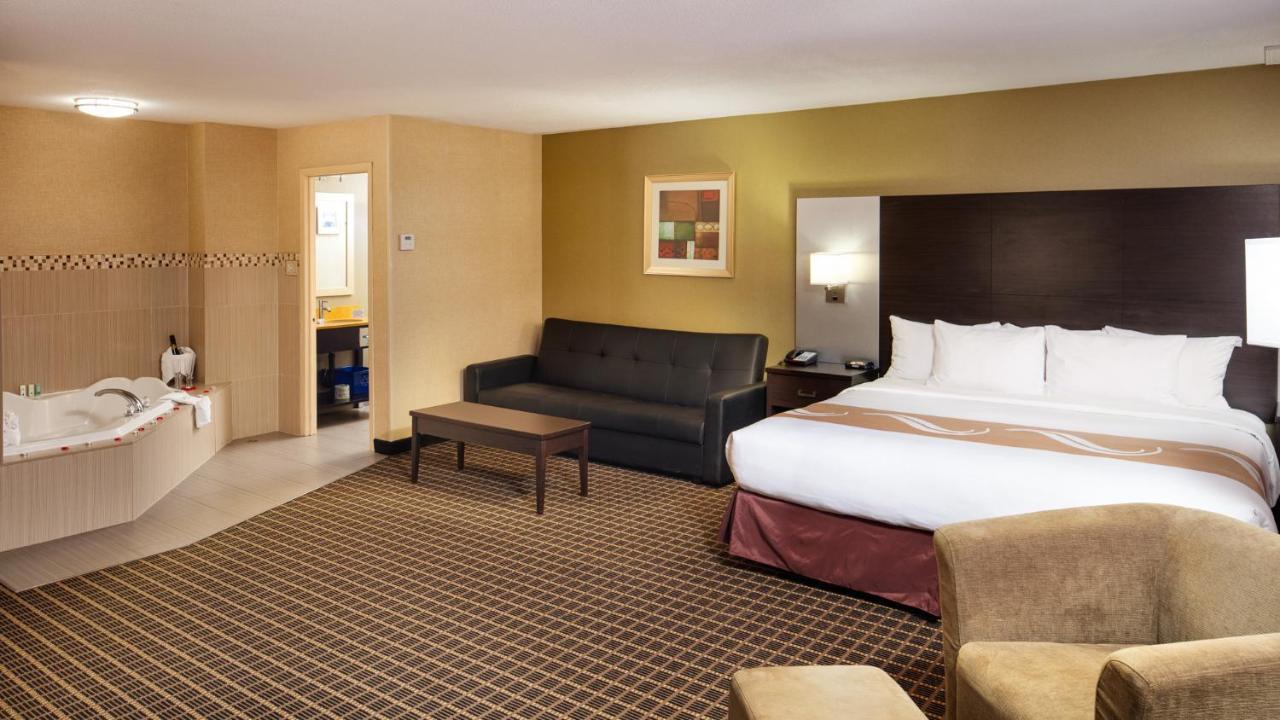 Quality Inn & Suites Downtown Windsor Exteriör bild