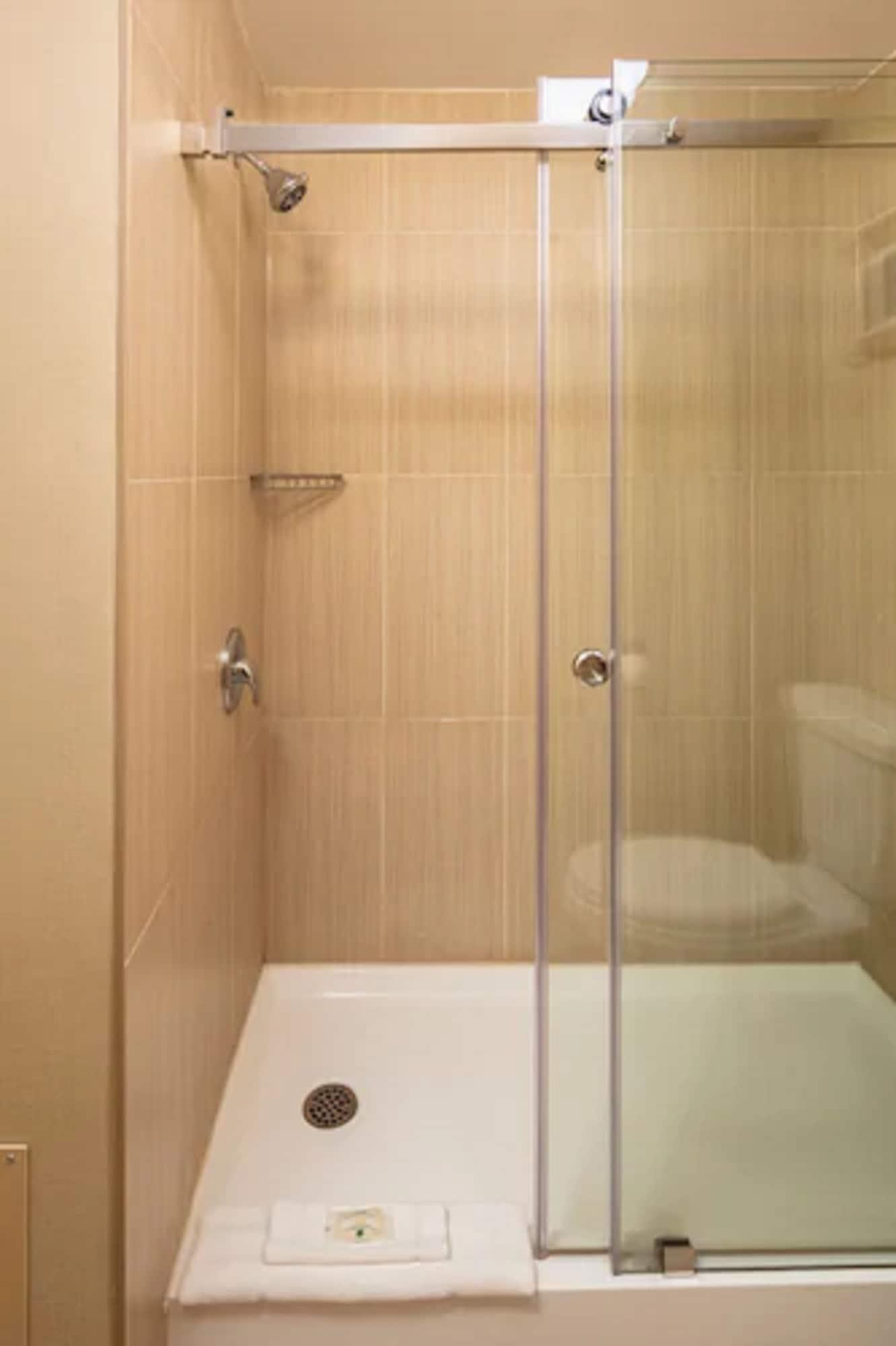 Quality Inn & Suites Downtown Windsor Exteriör bild