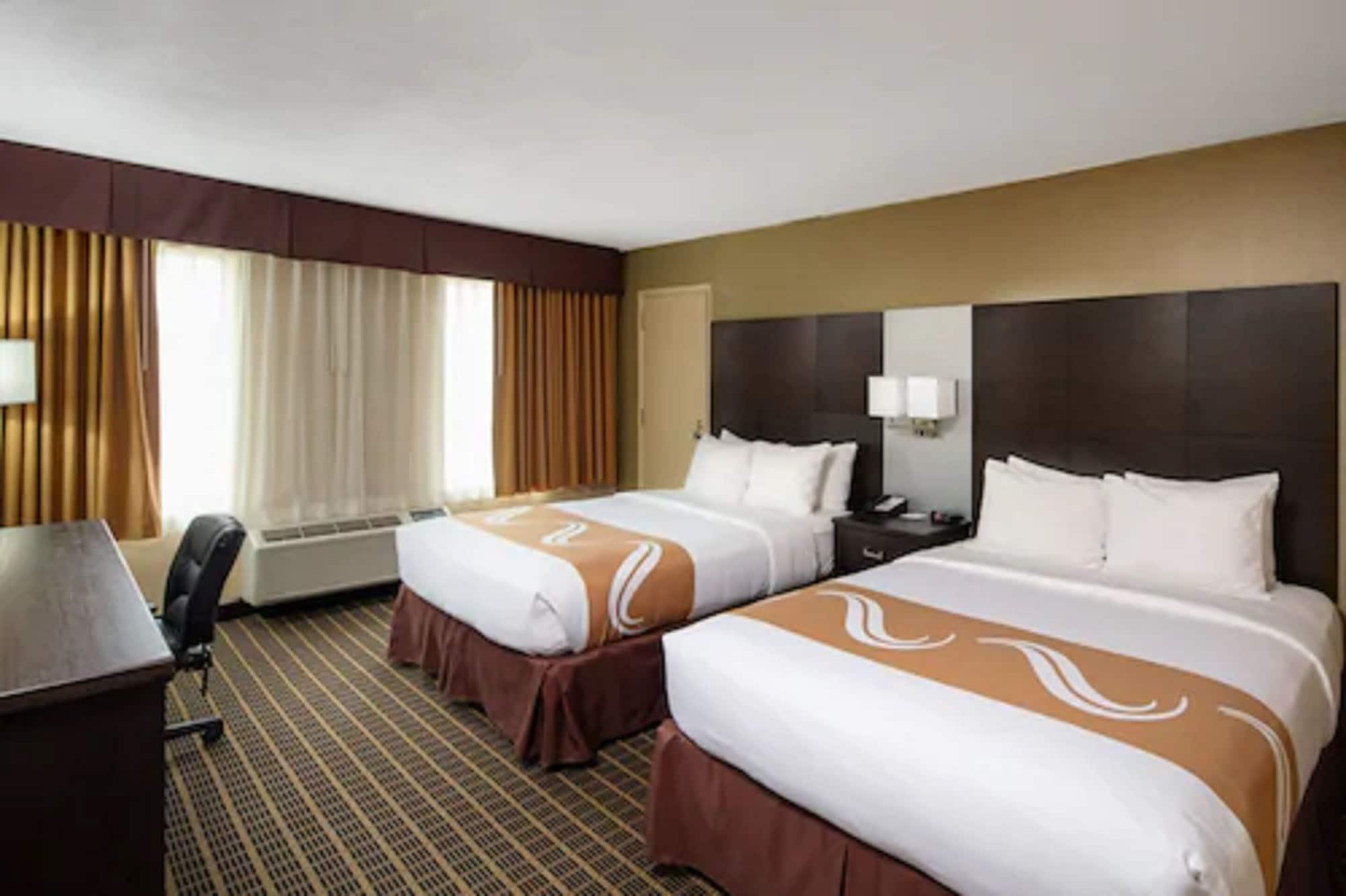 Quality Inn & Suites Downtown Windsor Exteriör bild
