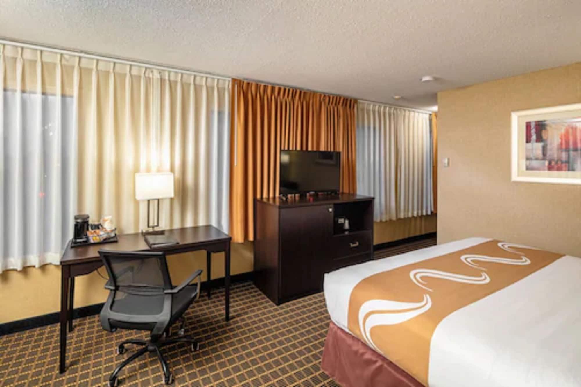 Quality Inn & Suites Downtown Windsor Exteriör bild