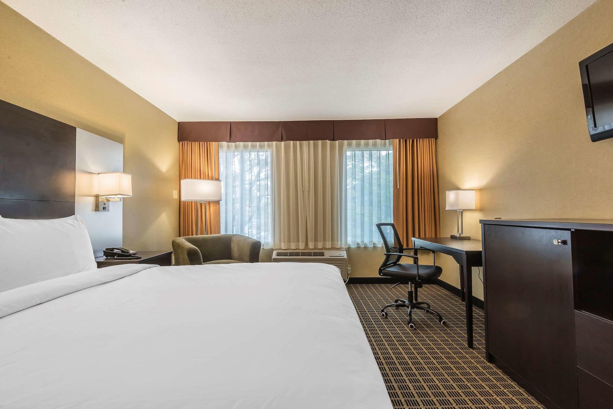 Quality Inn & Suites Downtown Windsor Exteriör bild