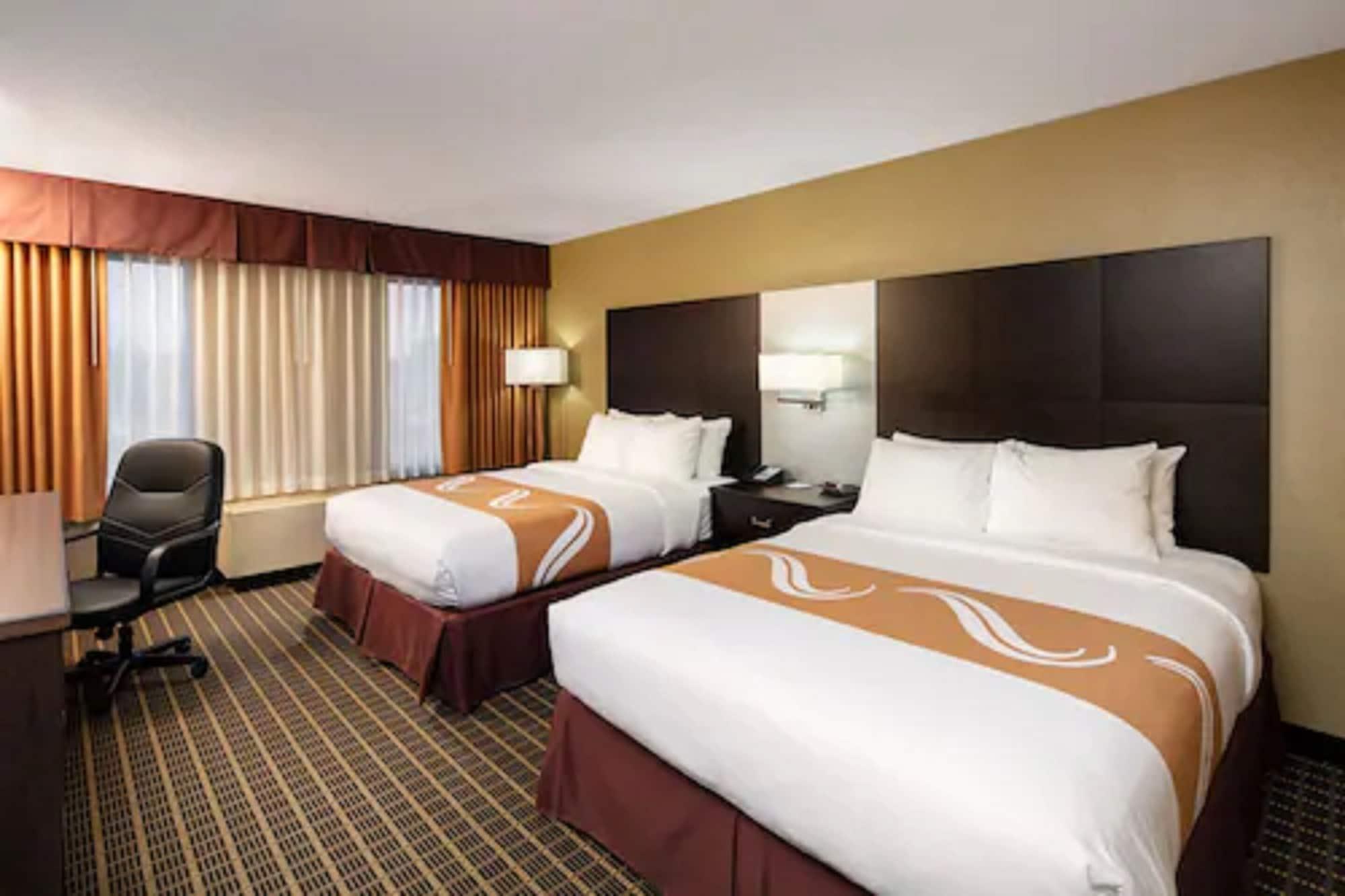 Quality Inn & Suites Downtown Windsor Exteriör bild