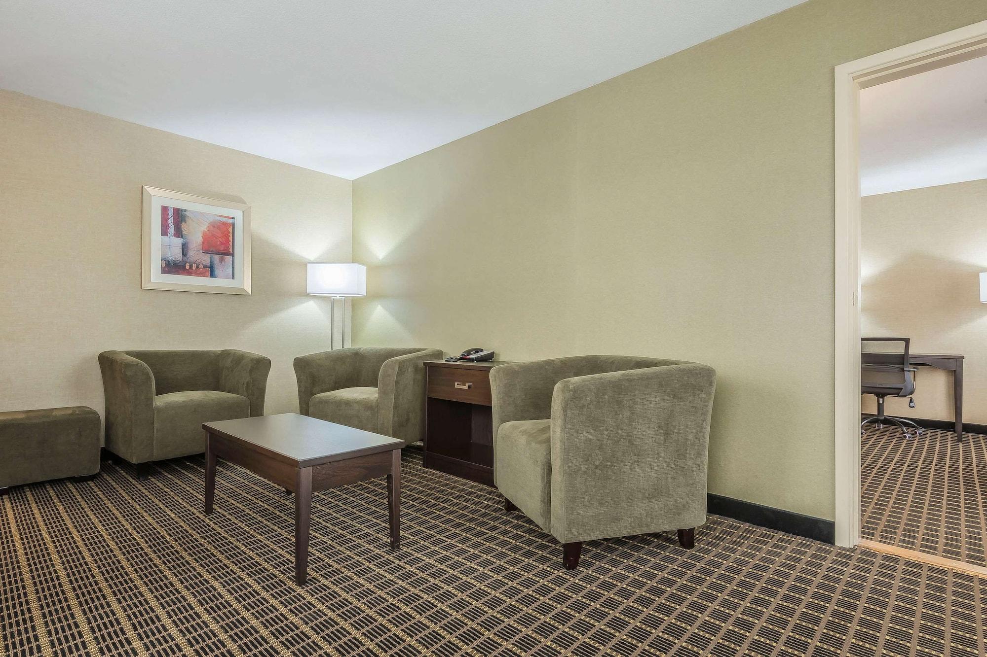 Quality Inn & Suites Downtown Windsor Exteriör bild