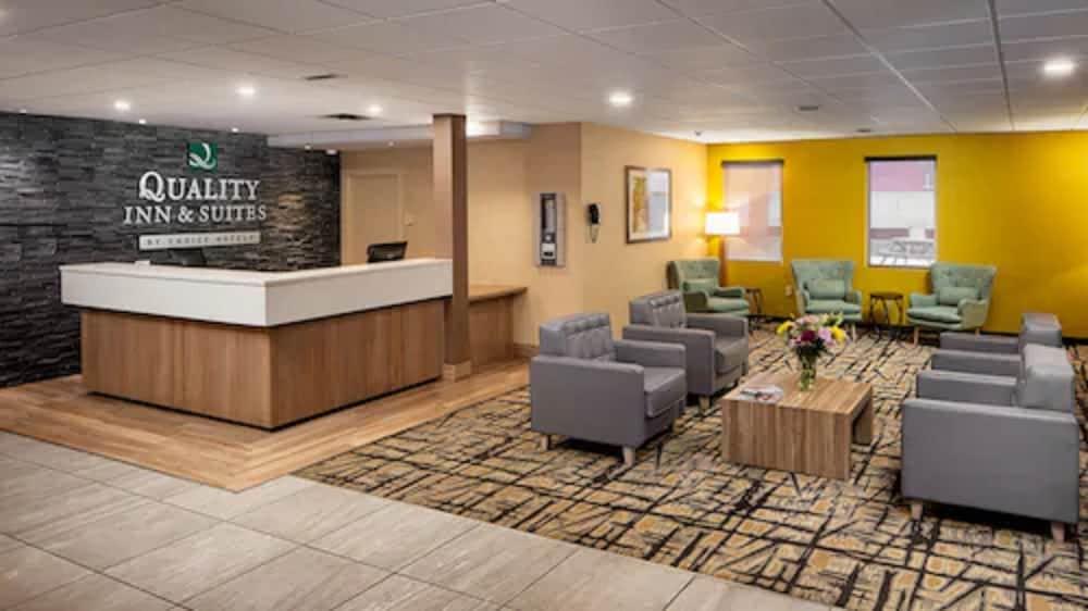 Quality Inn & Suites Downtown Windsor Exteriör bild