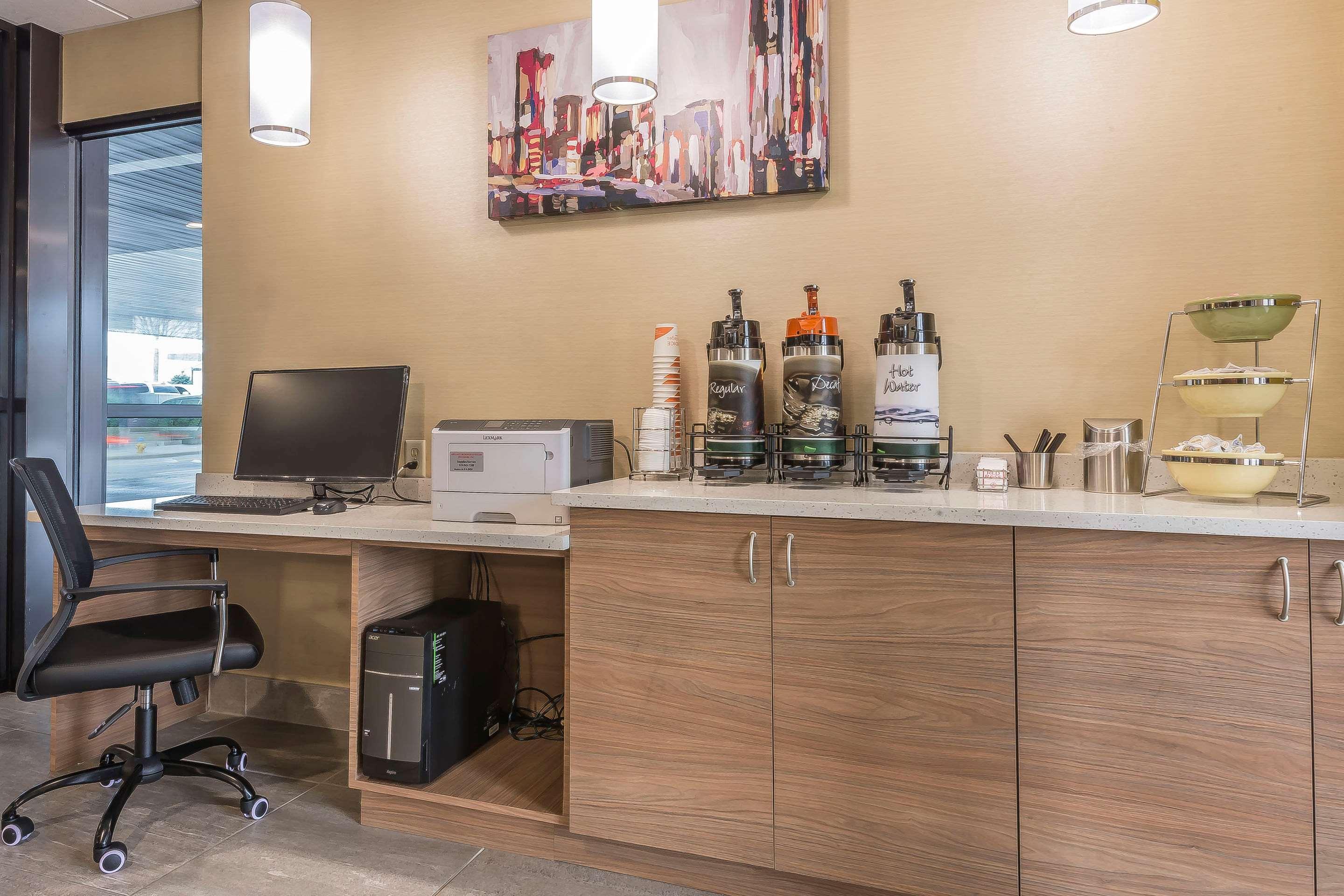 Quality Inn & Suites Downtown Windsor Exteriör bild