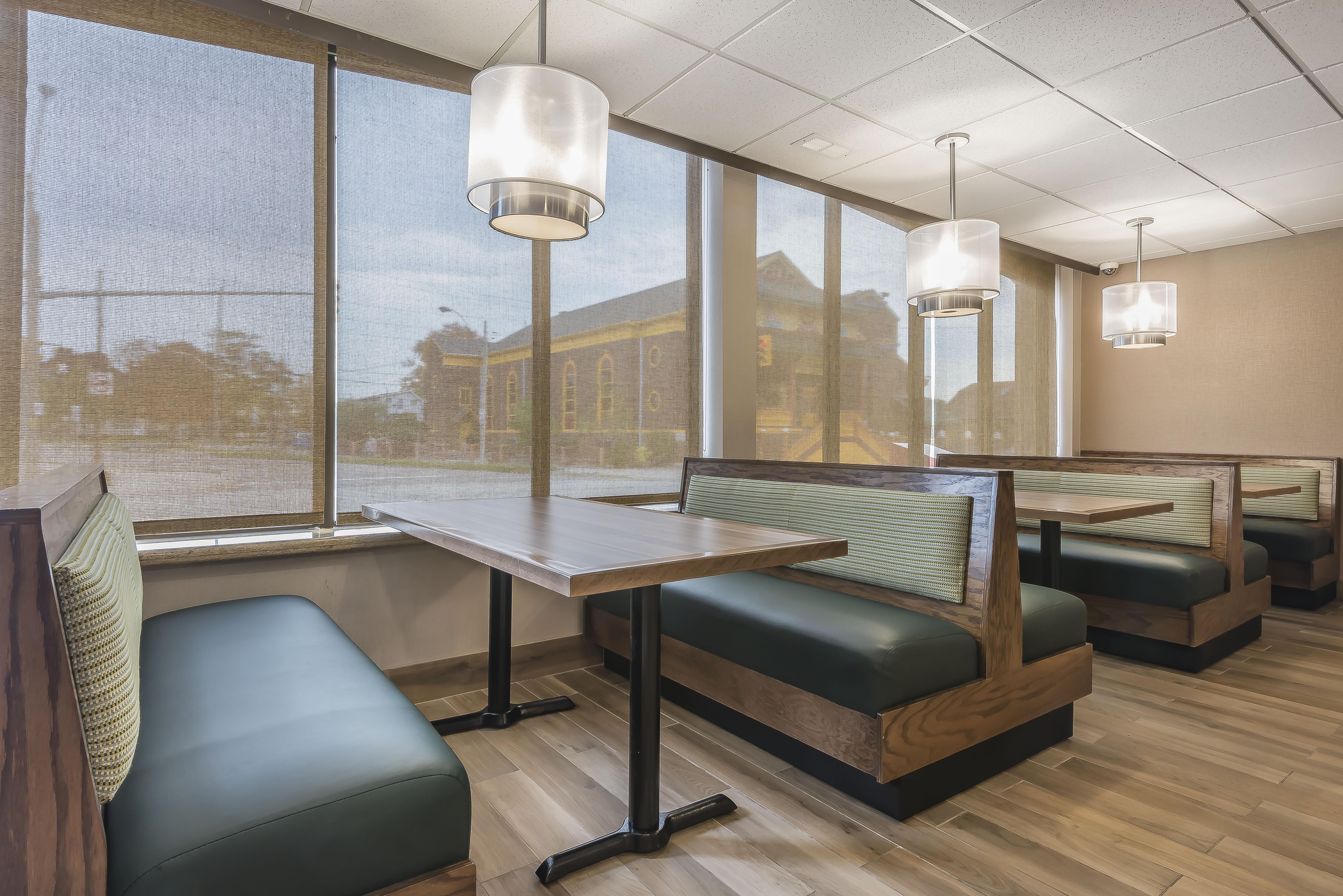 Quality Inn & Suites Downtown Windsor Exteriör bild