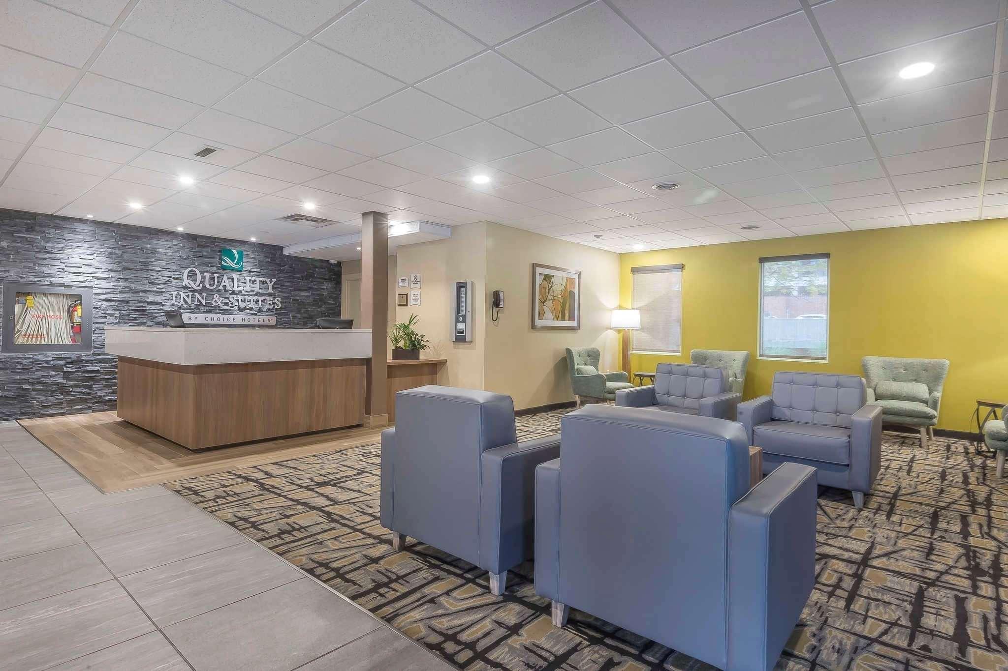 Quality Inn & Suites Downtown Windsor Exteriör bild