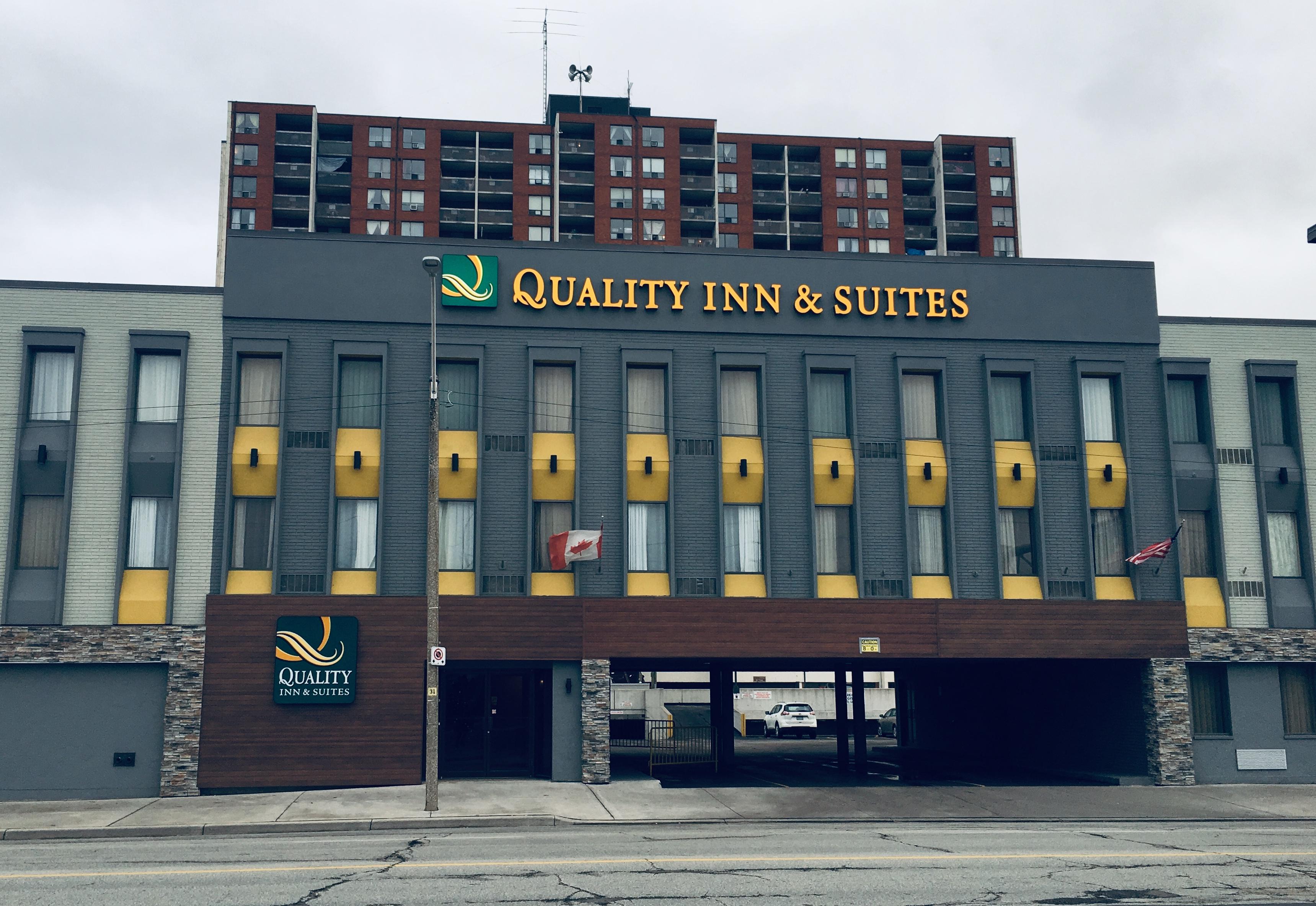 Quality Inn & Suites Downtown Windsor Exteriör bild