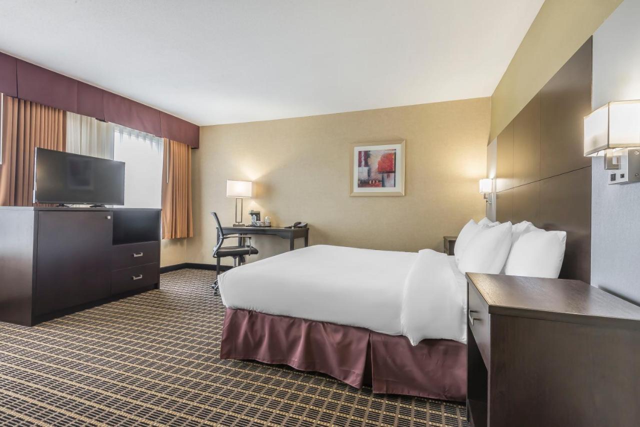 Quality Inn & Suites Downtown Windsor Exteriör bild