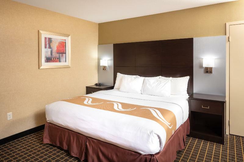 Quality Inn & Suites Downtown Windsor Exteriör bild