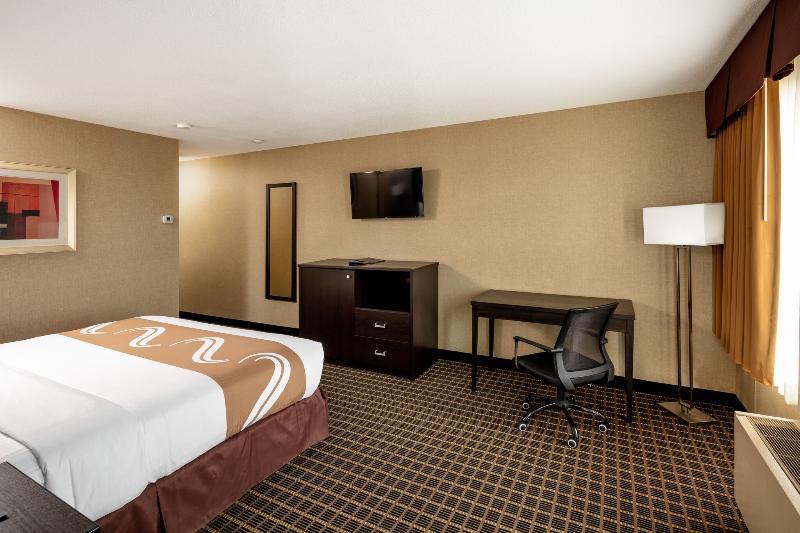 Quality Inn & Suites Downtown Windsor Exteriör bild